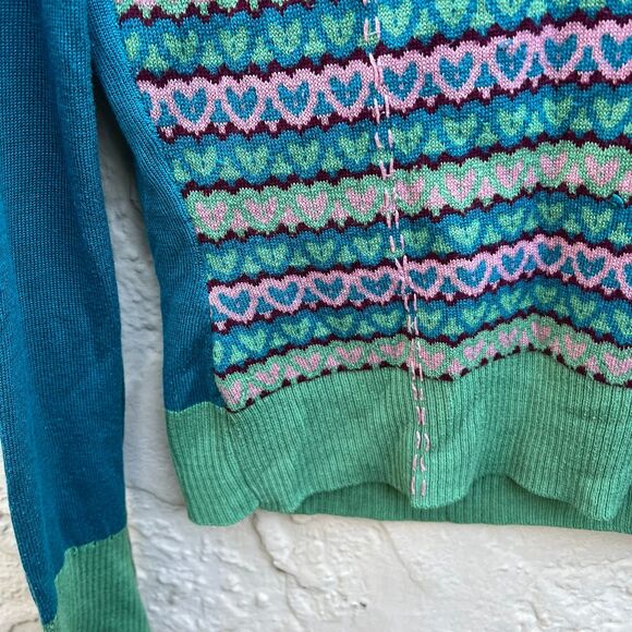 Sweater woman’s with heart stripped pattern and slightly cropped style sz M - Picture 3 of 6